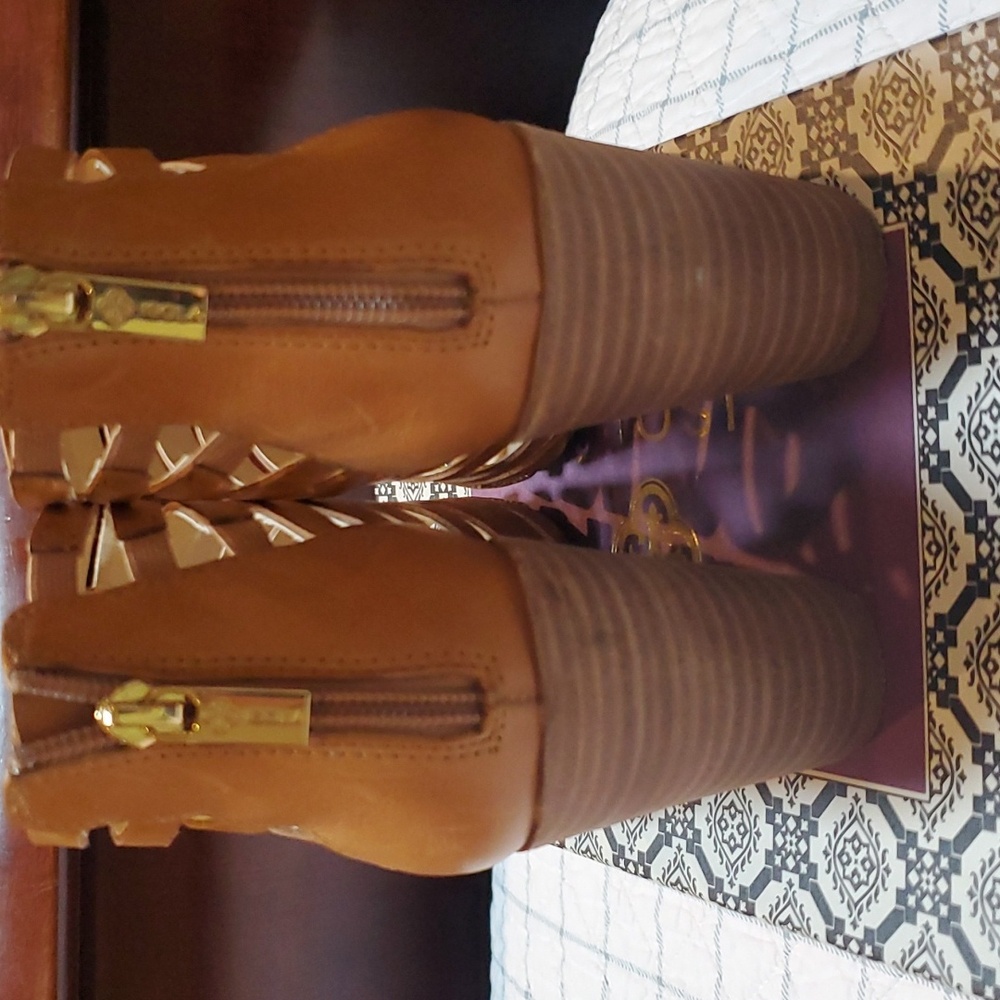 Sandals - Picture 2 of 5